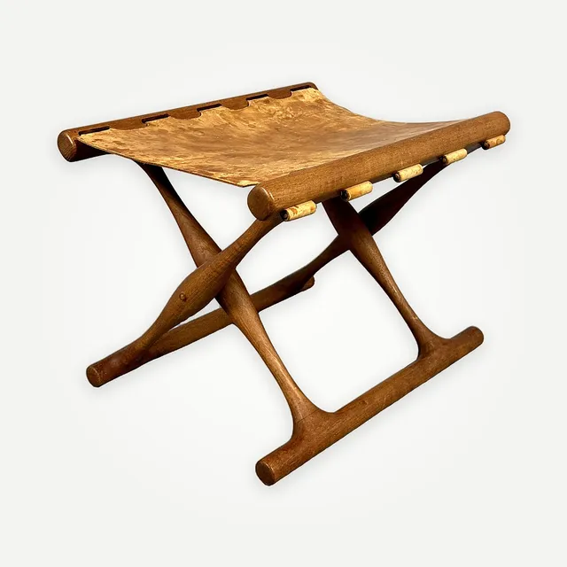 POUL HUNDEVAD. Guldhöjstolen, modell PH-43, Danmark.