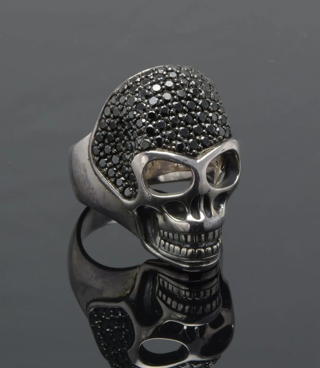 Thomas Sabo: 'Skull' ring udført i sterling sølv. — Carpets, rugs and textiles/Modern carpets and rugs — Lauritz