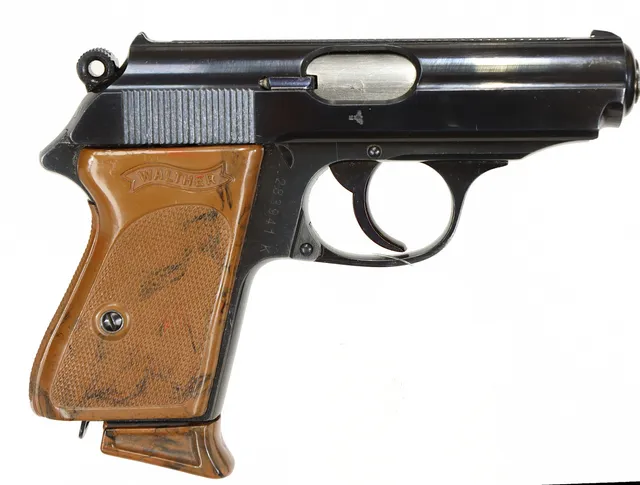 PISTOL, Halvautomat, fabrikat Walther Zella Mehlis, modell PPK, kaliber 7,65mm, tillv.nr 283941K, se-nr SE0034129.