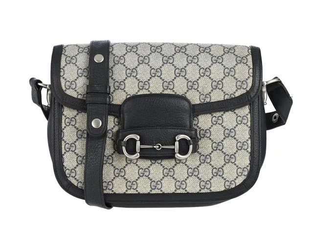 VÄSKA, GUCCI, Horsebit Small Shoulder Bag, GG Monogram, silverfärgade beslag, 25x20x4 cm, kvitto från 2021, fläckar på foder.