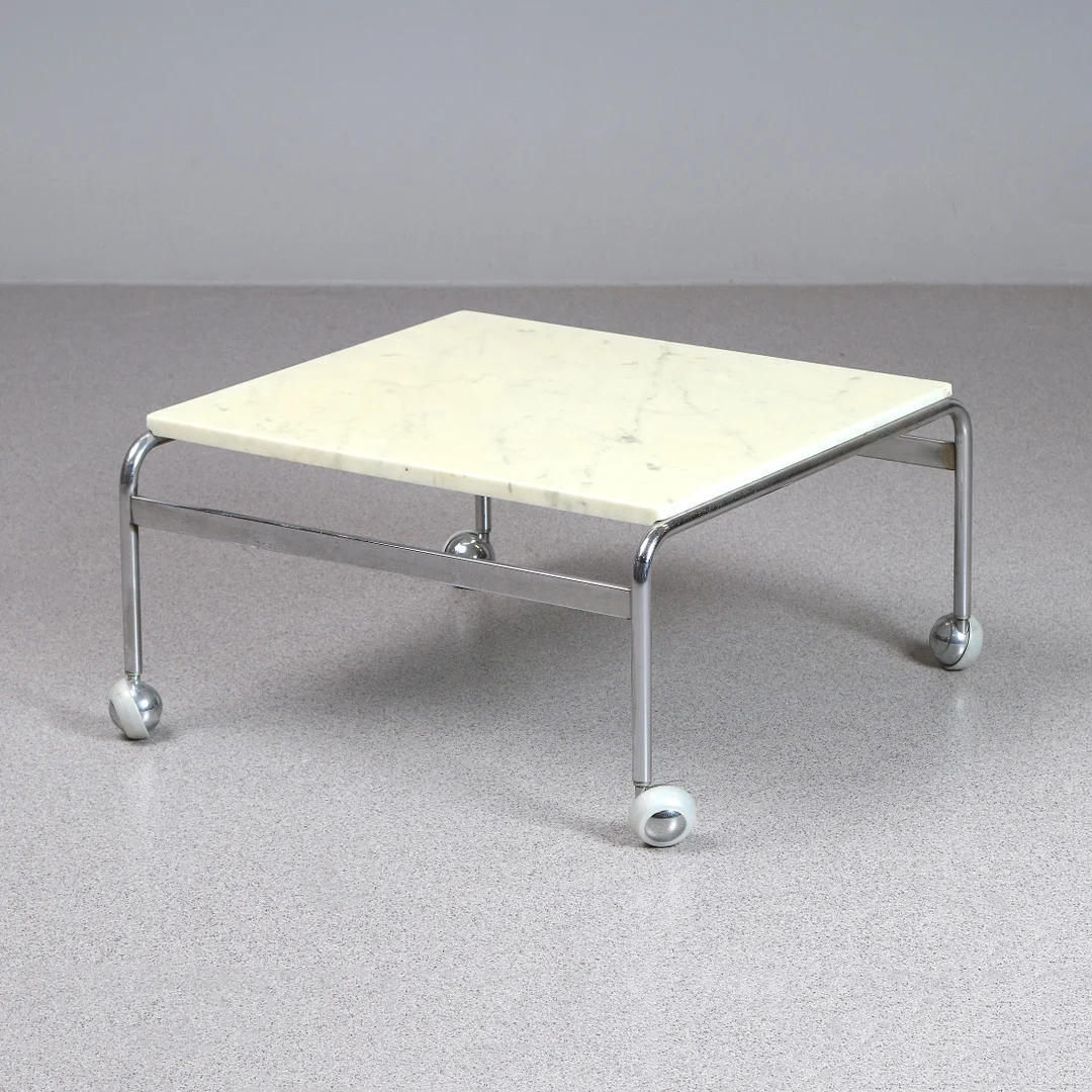 BRUNO MATHSSON. SOFFBORD. Förkromad metallstomme med skiva i marmor. "Karin", Dux, 1980-tal. — Tables — Skånes Auktionsverk