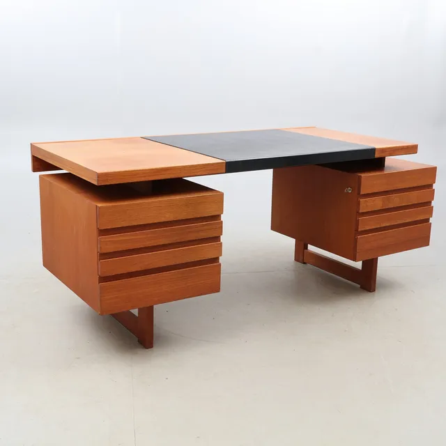 OLAVI HÄNNINEN. skrivbord,Teak,"Paletti" för HMN Huonekalu Mikko Nupponen, Lahtis, 1960-tal.