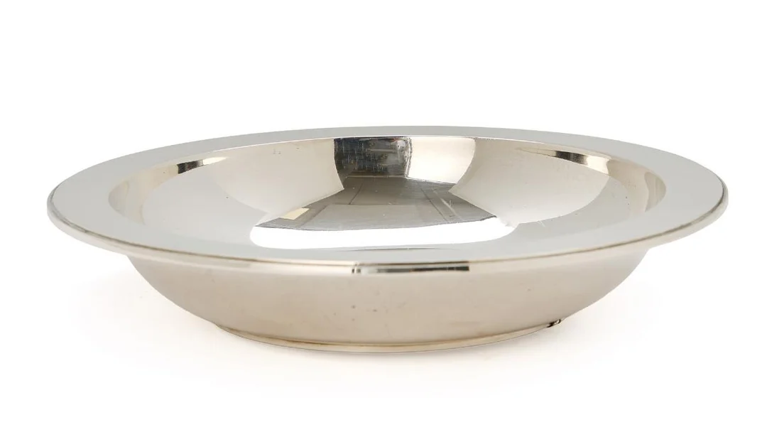 Sterling silver bowl/child's plate with profiled rim. Made and stamped by Frantz Hingelberg, Aarhus, 37008. Weight 335 g. H. . 3.2 cm. Diam. 17.5 cm. — Silver/Modern Silver — Bruun Rasmussen