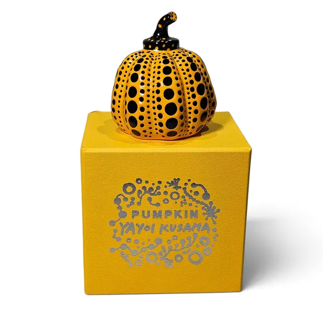 YAYOI KUSAMA. "Pumpkin" Escultura. Con caja original.