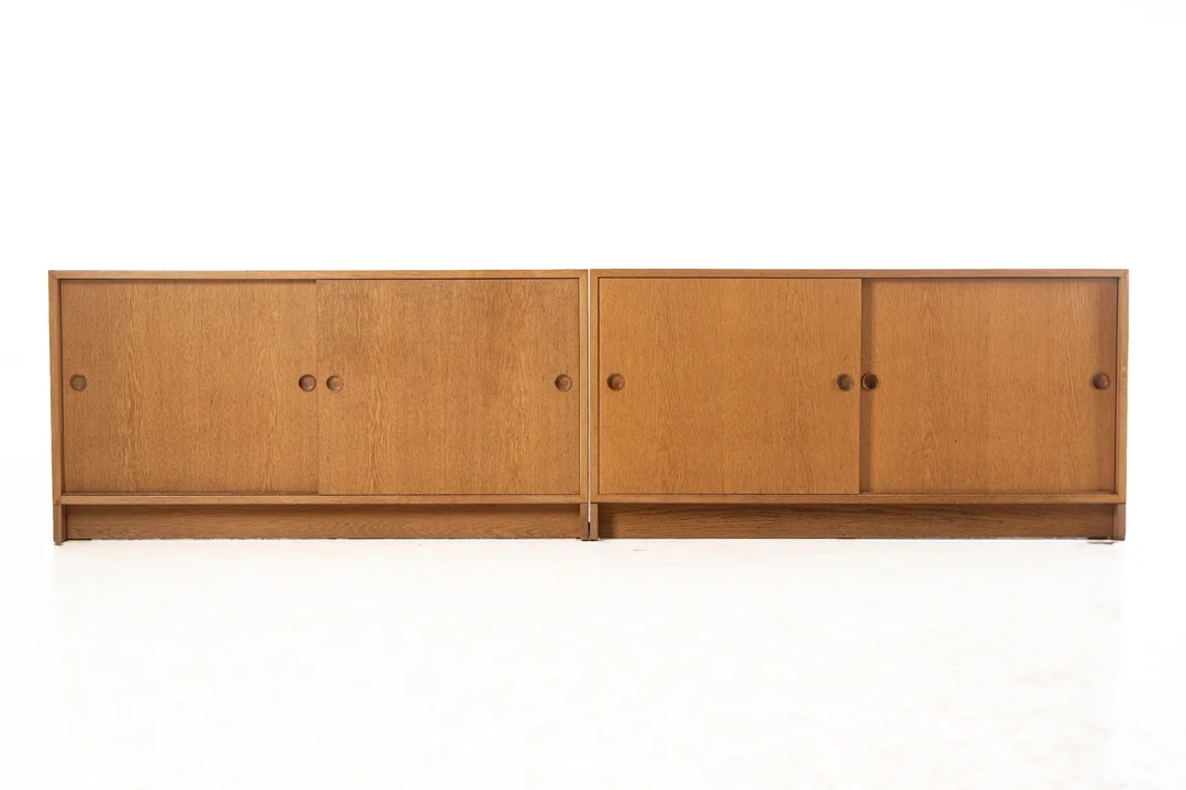 Børge Mogensen. Pair of oak sideboards, Øresund series (2) — Furniture/Cabinets, chests of drawers — Lauritz