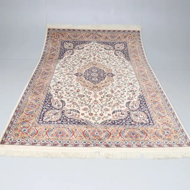 MATTA, orientalisk stil. Ca 300 x 200 cm.