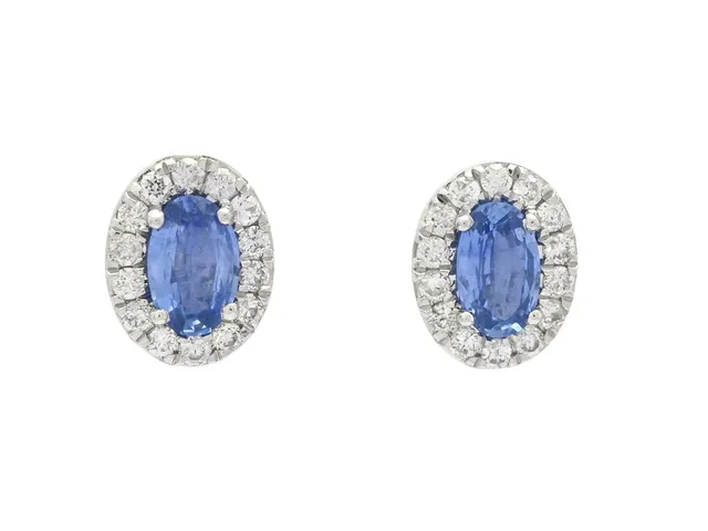 ÖRHÄNGEN, 18K vitguld, ovalslipade blå safirer ca 0,83 ctv, 28 briljantslipade diamanter ca 0,29 ctv, ca TW-Cr/P, höjd 9 mm, stift, vikt 2,1 g, safirerna har små nagg, någon diamant med inneslutningar som når ytan.