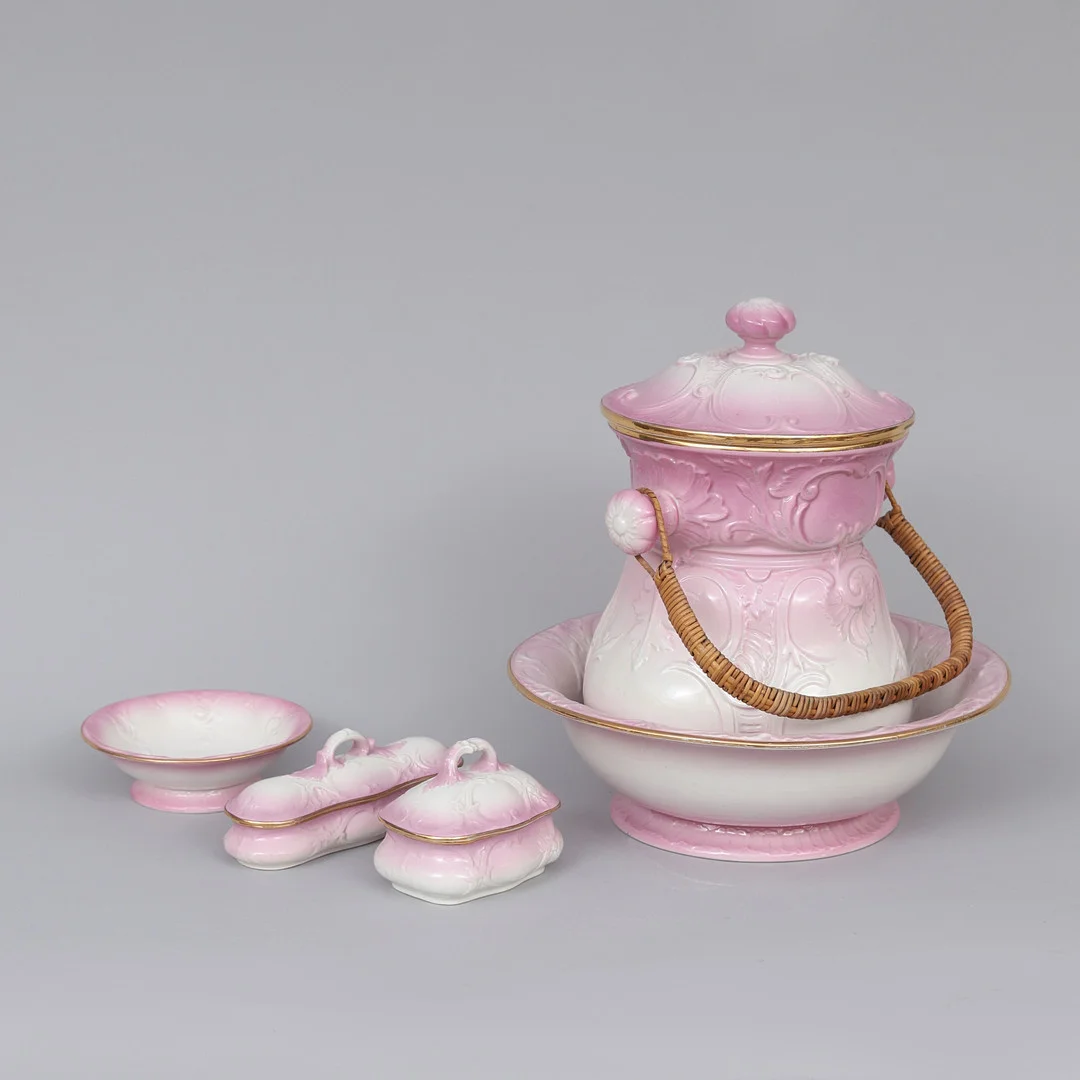 TVÄTTSET, 5 delar, flintgods, Rörstrand, 1900-talets första hälft. — European — Garpenhus Auktioner