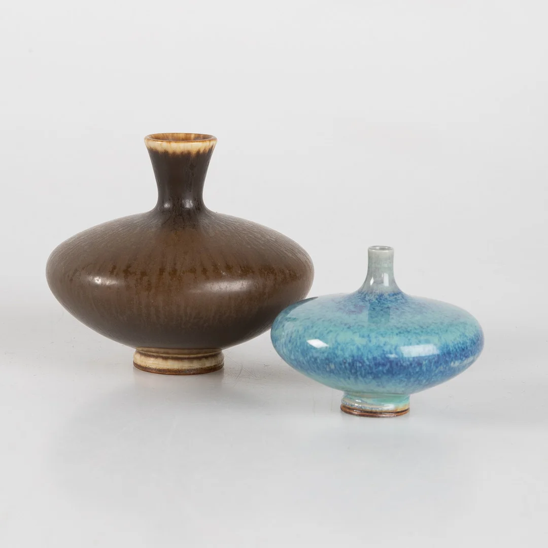 BERNDT FRIBERG. Vaser, 2 st, glaserat stengods, Gustavsberg. — European — Stockholms Auktionsverk Helsingborg