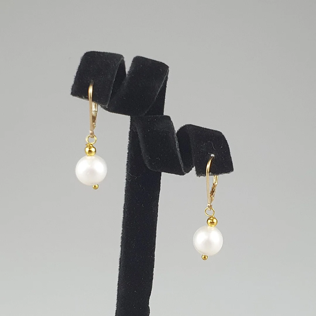 - Ohrringe, Zuchtperlen, Länge ca: 3 cm, Perle: Durchmesser ca. 0,9 cm, Silber, vergoldet. — Earrings — Auktionshaus Blank