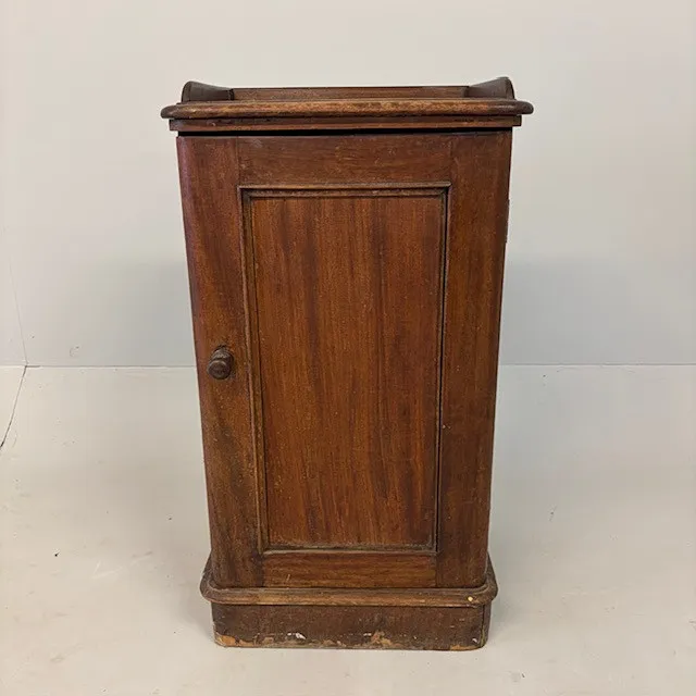 ANTIQUE POT CUPBOARD.