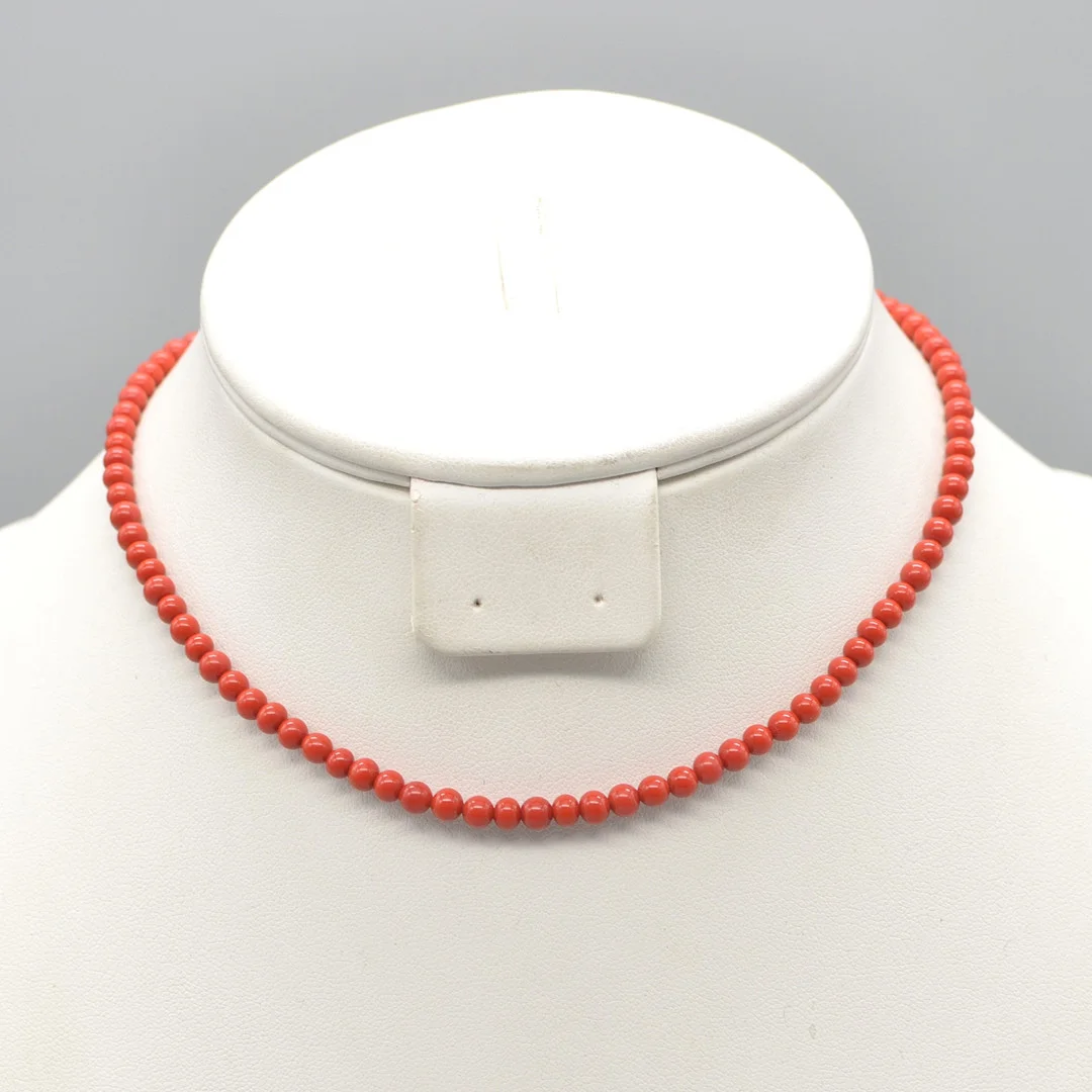 FEINES PERLENCOLLIER AUS ROTER KORALLE, POLIERTE PERLEN, VERGOLDETER VERSCHLUSS, 20. JAHRHUNDERT. — Necklace — Kunst- und Auktionshaus Kleinhenz