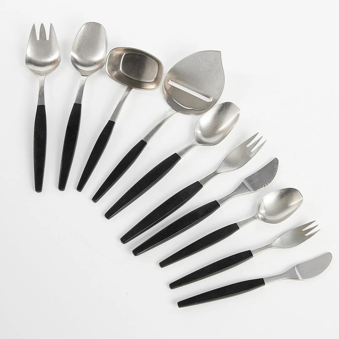 FOLKE ARSTRÖM, "Focus de Luxe", bestick, 69 delar, bakelit samt rostfritt stål, Gense, modellen formgiven 1956. — Other metals — Crafoord Auktioner Stockholm