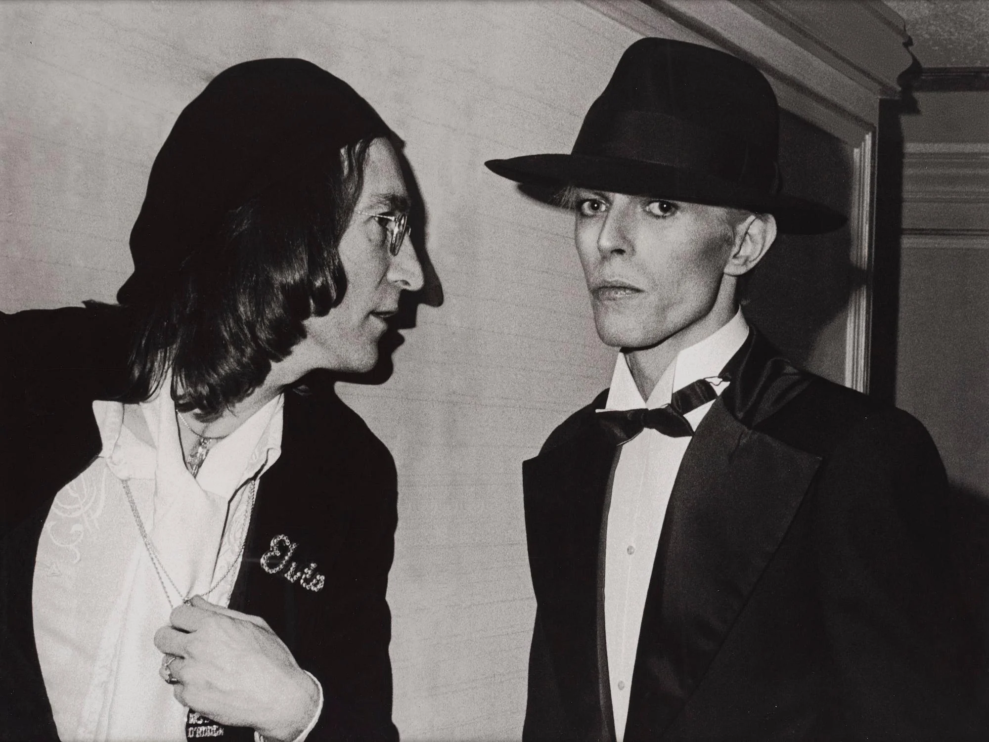 Ron Galella, "John Lennon & David Bowie, 17th Annual Grammy Awards Party, March 1, New York, 1975". — Bukowskis