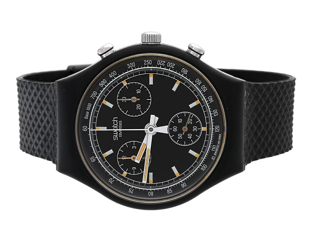 SWATCH, Chrono "Black Friday", Ref nr. SCB100, kronograf, herrur, 38 mm, plast, quartz, plexiglas, integrerat plastband, originalspänne, ca 1992, etui (skadat). — Klockor/Swatch — Kaplans