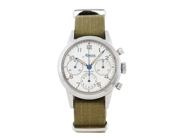 MINERVA, "Incabloc" (T Swiss T), Cal Valjoux 726, Ref nr. VD 712, Boett nr. 333380, kronograf, herrur, 37 mm, stål, manuell, plexiglas, böjt bandhorn, NATO-band, ca 1970.
