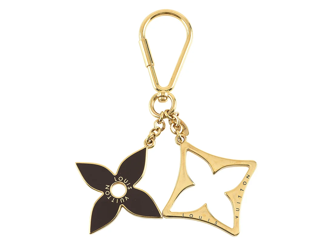 NYCKELRING/VÄSKSMYCKE, LOUIS VUITTON, bag Charm, gulmetall, mörkbrun emalj. — Accessoarer/Nyckelringar — Kaplans