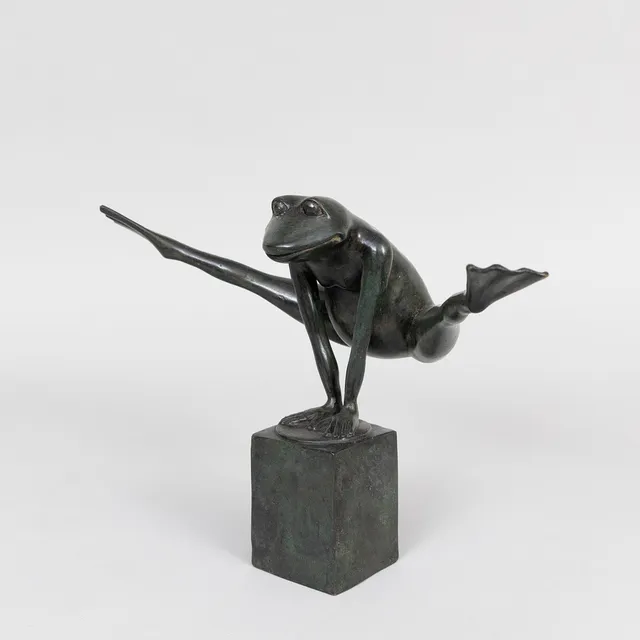 ART PEOPLE GALLERY, SWEDEN. "Look at my legs", grönpatinerad brons, stämplad APG.