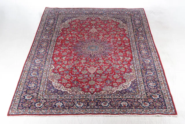 Persian Isfahan carpet, 398 x 298 cm.