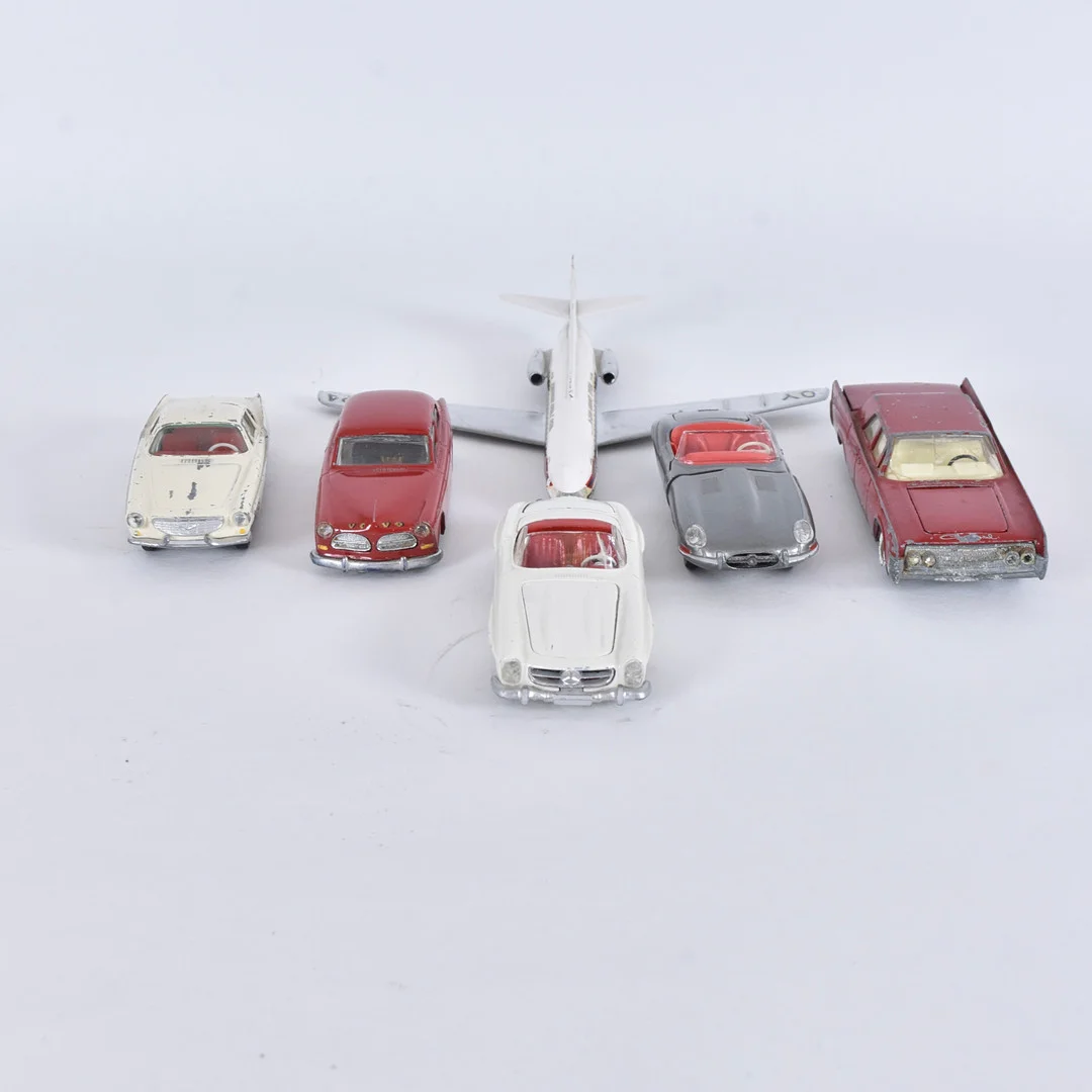 MODELLBILAR 5 st samt flygplan, Tekno. — Model cars — Halmstads Auktionskammare