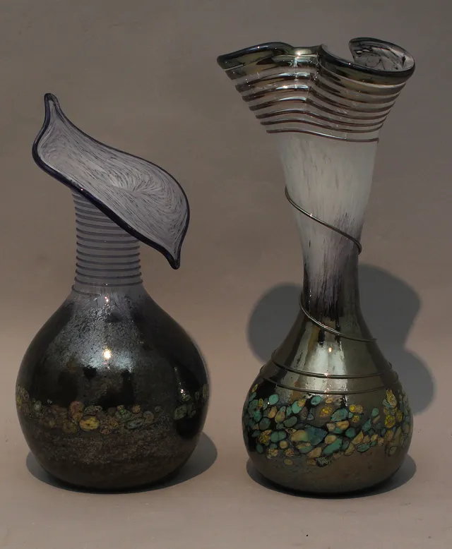 VASER, 2 stycken. Konstglas. Handmade in Czech Republic.