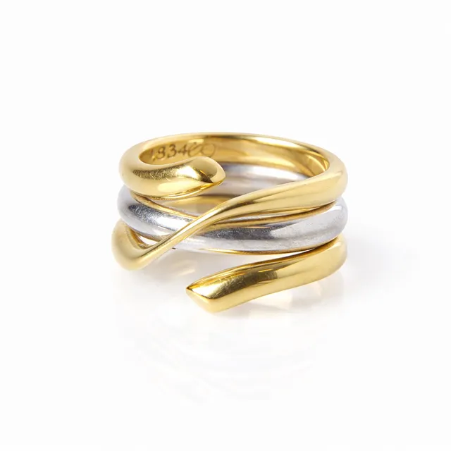 REGITZE OVERGAARD. Georg Jensen. "Devoted Heart" dobbelt ring af 18K hvid- og gulguld, str. 55, dessin 1314.