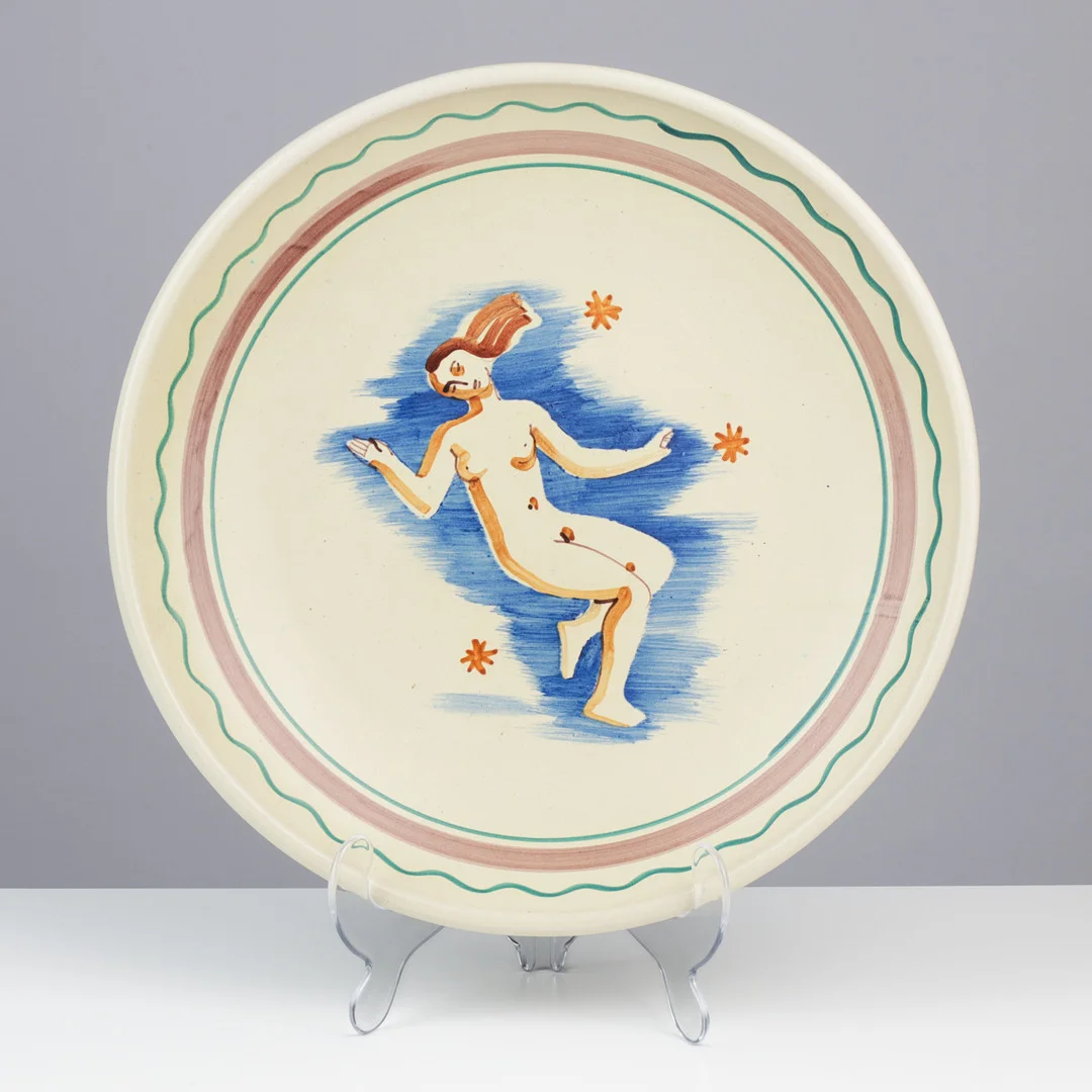 VILJO MÄKINEN (1920–1958). Fad af keramik, signeret, Kupittaan Savi, Finland, ca. 1940'erne. — European — Palsgaard Kunstauktioner