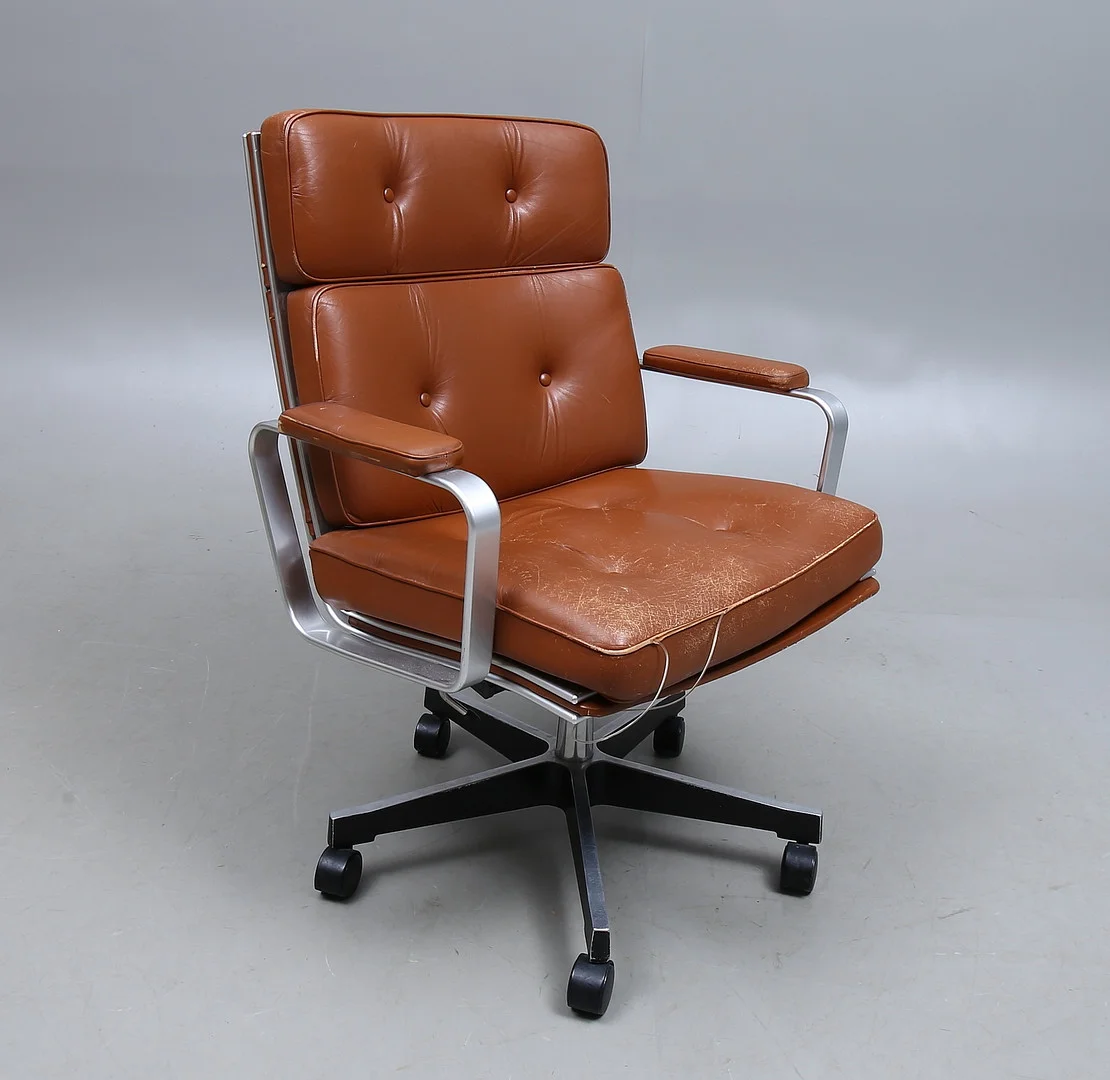 KARL ERIK EKSELIUS. Skrivbordsstol, "Mondo", JO Carlsson, Vetlanda. — Armchairs & Chairs — Auktionshuset Kolonn