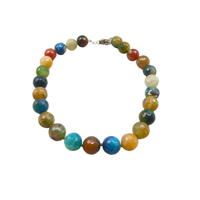FACETTIERTE BUNTE PERLENKETTE - MODESCHMUCK MIT EINEM VERSCHLUSS AUS 925ER SILBER.