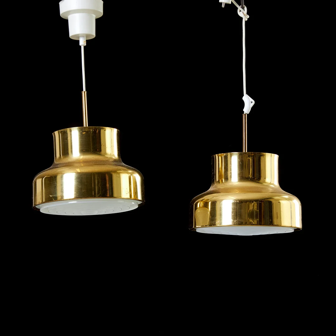 ANDERS PEHRSON. Taklampor, ett par, "Bumling", etikettmärkta Ateljé Lyktan, Åhus. — Ceiling lights — Stockholms Auktionsverk Magasin 5