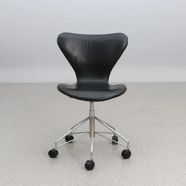 ARNE JACOBSEN. Skrivbordsstol, "Sjuan", Fritz Hansen, 1990/2000-tal.