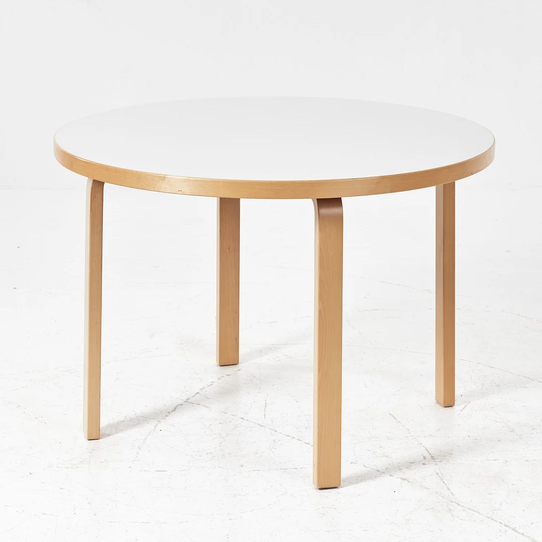 ALVAR AALTO. bord, modell "90A", Artek, år 2012. — Tables — Stockholms Auktionsverk Magasin 5