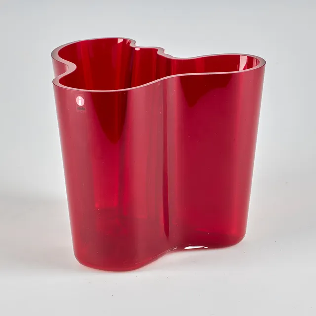 ALVAR AALTO. VAS, Savoy, glas, rubinröd.