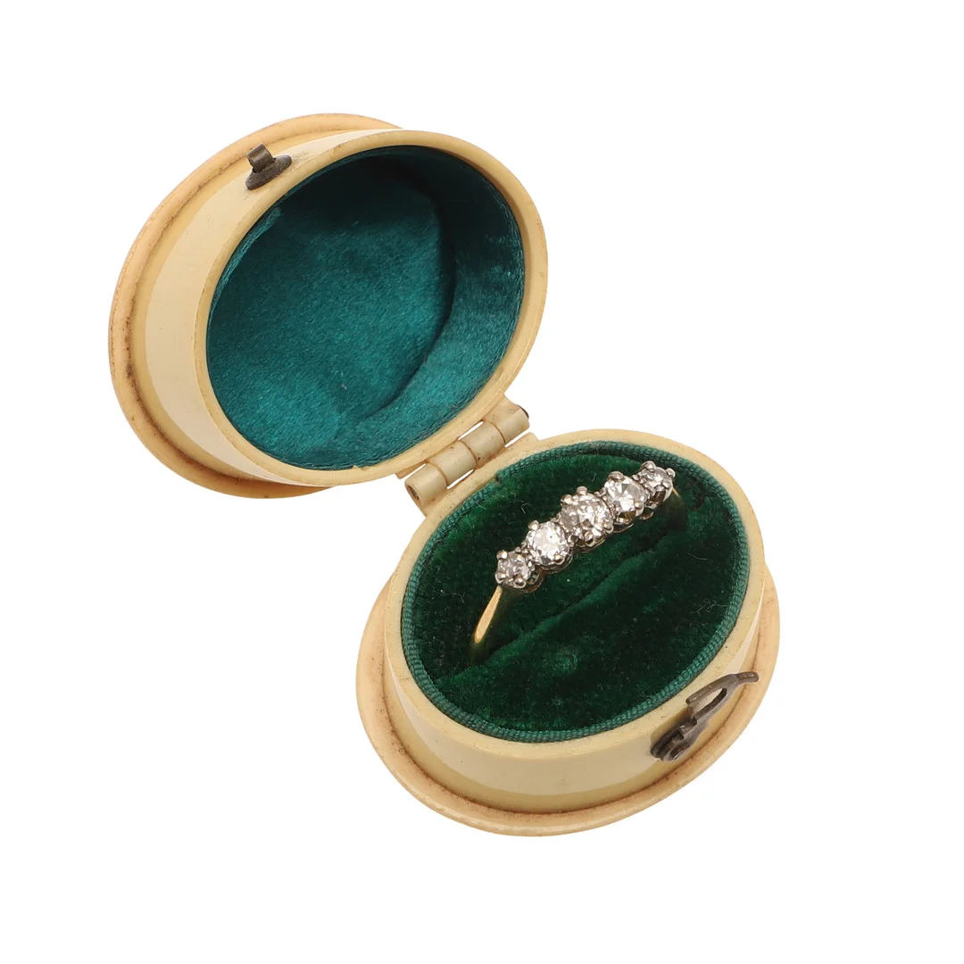 AN EARLY 20TH CENTURY 18CT GOLD AND DIAMOND RING. — Rings — Lawrences Auctioneers
