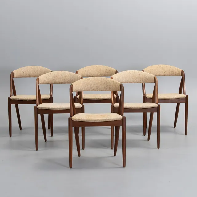 KAI KRISTIANSEN. Sæt af seks spisestole med stel af teak. Formgivet i 1956. Fremstillet hos Schou Andersen Møbelfabrik, model '31' (6).
