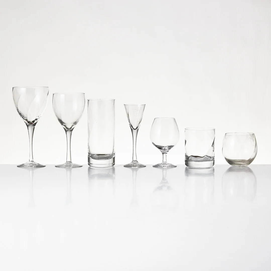 BERTIL VALLIEN. "Chateau", glasservis, 74 dlr, Kosta Boda, formgivningsår 1981. — Tableware — Stockholms Auktionsverk Magasin 5