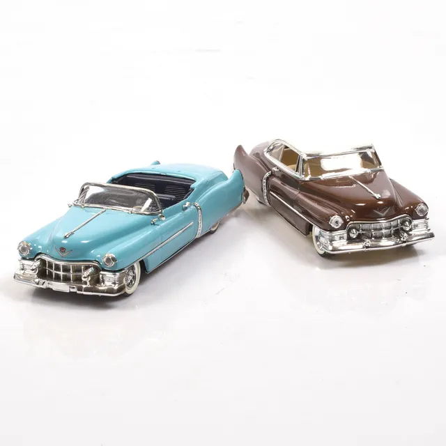 MODELLBILAR, 2 st, resin, Cadillac Eldorado, Vitesse, skala 1:43.