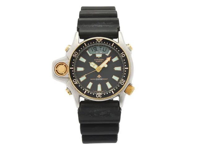 CITIZEN, Aqualand (200M), Serie nr. 3050152, Boett nr. C023-088069 Y / GN-4-S, herrur, 51 x 39,5 mm, analog/digital, bicolour, quartz, mineralglas, datum, skadad urtavla, gummiband, cert (ej komplett), ca mars 1994.