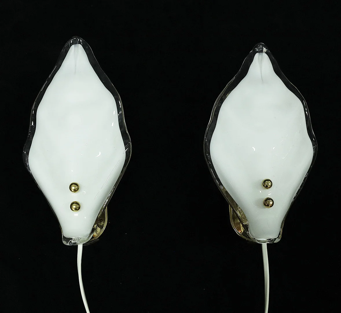 VÄGGLAMPOR, ett par, glas och metall, Reijmyre, 1900-talets senare hälft. — Wall Lights — Hälsinglands Auktionsverk