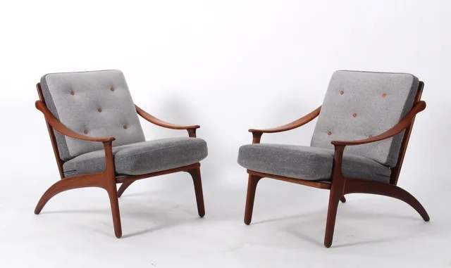 Arne Hovmand-Olsen. A pair of lounge chairs, teakwood (2)