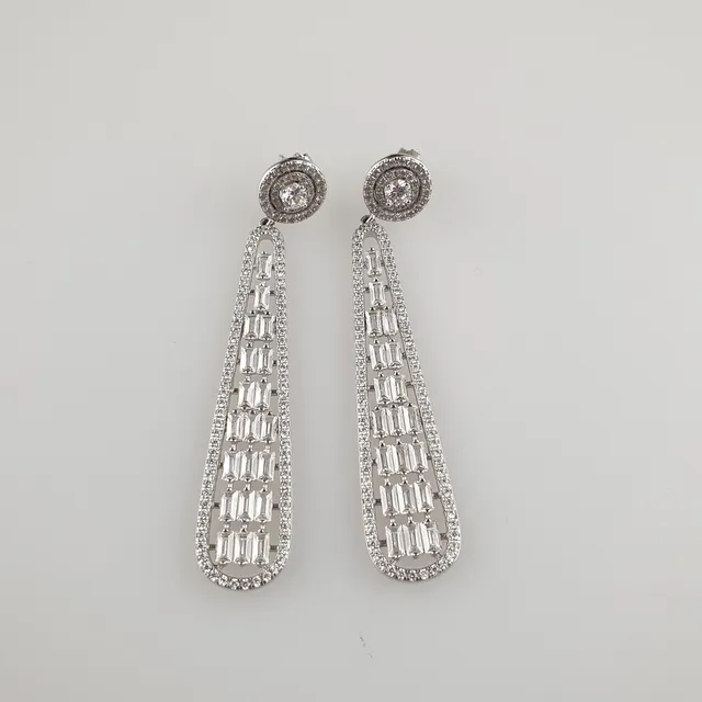 Paar ART-DÉCO-OHRHÄNGER mit Swarovski-Steinen - 925er Silber.