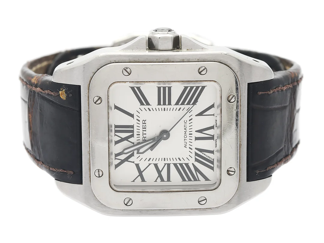 CARTIER, Santos 100, Cal 076 (ETA 2671), Ref nr. W20106X8, Boett nr. 184934LX/2878, midsize, 44,2 x 35,6 mm, stål, automatisk, safirglas (skadat), läderband, viklås, cert (ej komplett), ca juli 2007, box, ytterkartong. — Klockor/Cartier — Kaplans
