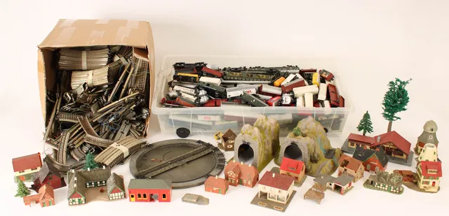 Collection Märklin and others. Wagons, Rails etc.