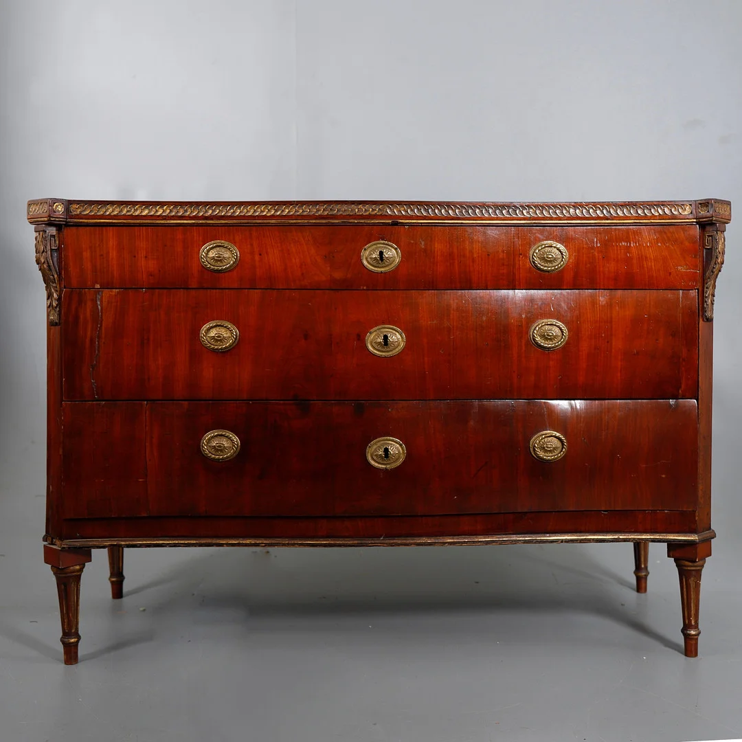 Louis XVI Northitalian chest of drawers in mahogany, circa 1780. — Chests of drawers — Balclis
