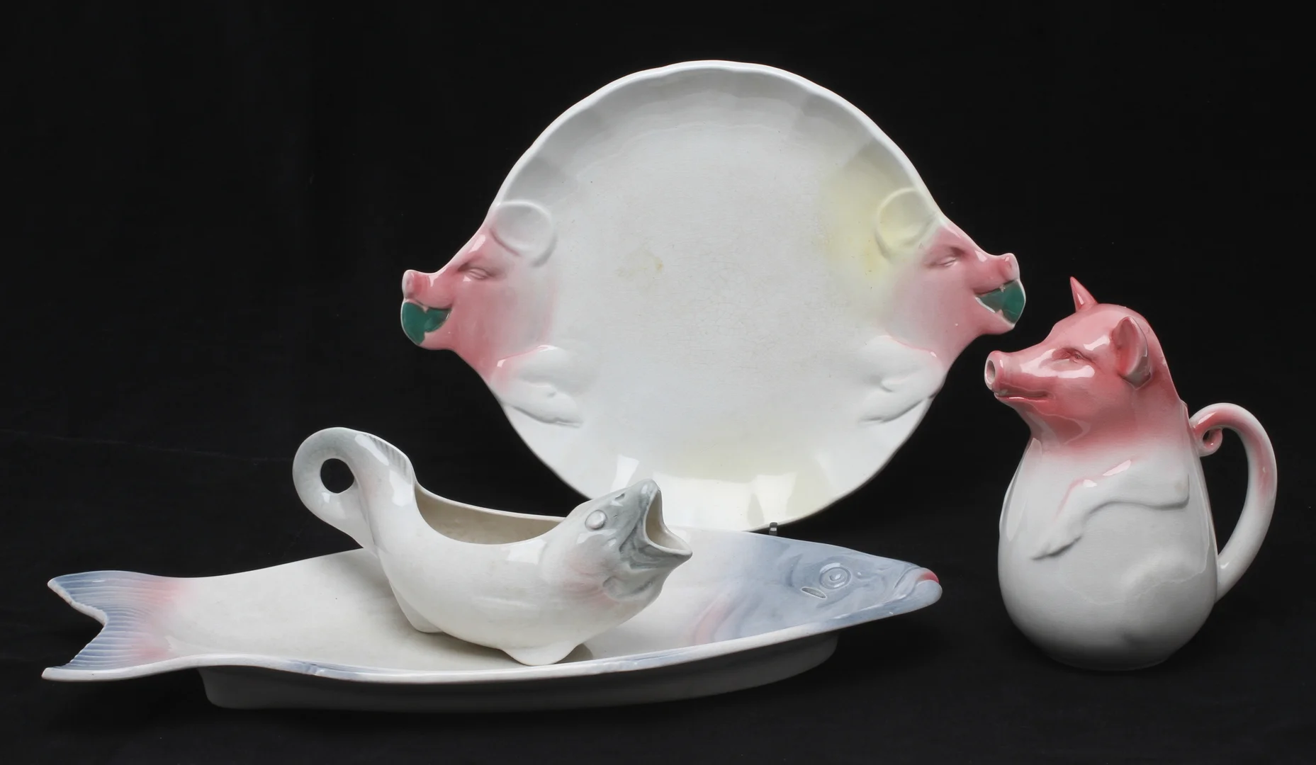 FAT 2 st samt KANNOR 2 st, med fisk- och grismotiv, Gustavsberg och Rörstrand. — European — Auktionshuset Kolonn