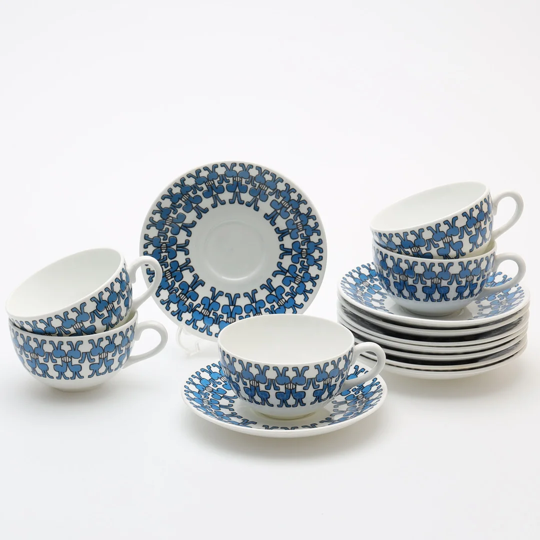 MARGARETA HENNIX. Kaffekoppar med fat, 14 delar, benporslin, "Margret", Gustavsberg. — Tableware — Auktionsmagasinet Vänersborg