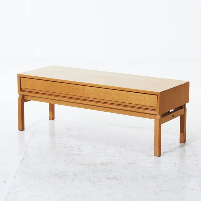 MARIAN GRABINSKI. bänk / sideboard, ur MTP-serien, ek/ekfaner, 2 lådor, IKEA, 1960-tal.
