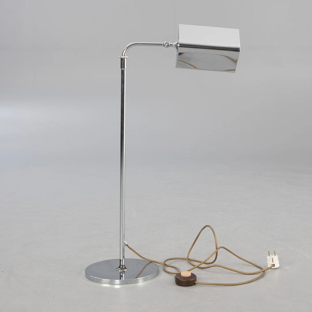 FLORIAN SCHULZ. Stehlampe / Leselampe, verchromt. 1960/70er Jahre. — Floor lights — Stockholms Auktionsverk Hamburg