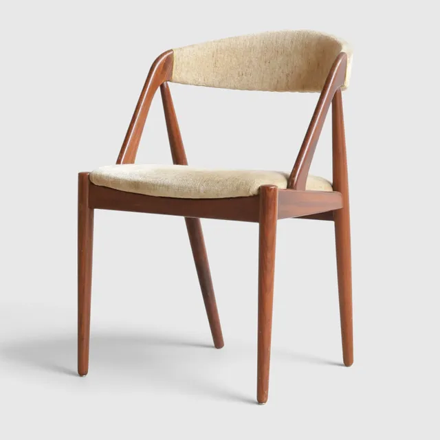 KAI KRISTIANSEN. Spisestol med stel af teak, kopstykke og sæde betrukket med velour. Formgivet i 1956. Udført hos Schou Andersen Møbelfabrik, model '31'. Danmark, 1960'erne.