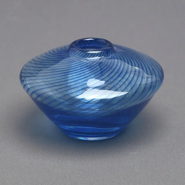 INGEGERD RÅMAN. Vas, glas, signerad, Skruf.